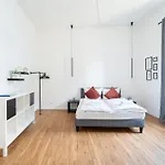 Honeybee Apartment *